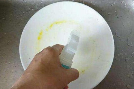 为什么有的盘子不沾油