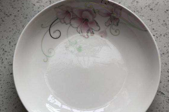 为什么有的盘子不沾油