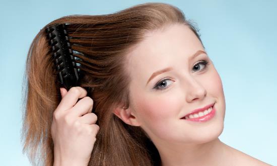 生活妙招分享：如何防止睡醒觉后头发乱糟糟的 头发正确护理方法分享