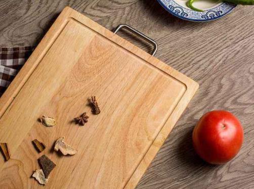 生活知识妙招：使用新砧板不消毒危害大 新砧板清洗消毒的小妙招