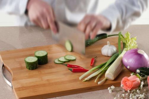 生活知识妙招：使用新砧板不消毒危害大 新砧板清洗消毒的小妙招