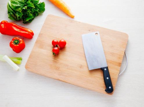 生活知识妙招：使用新砧板不消毒危害大 新砧板清洗消毒的小妙招