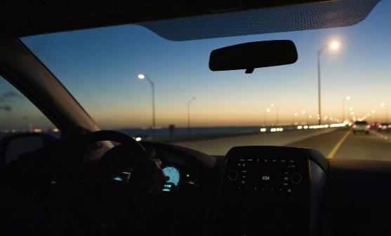 生活妙招分享：夜间安全开车的十三个要点 夜间行车时灯光使用的误区