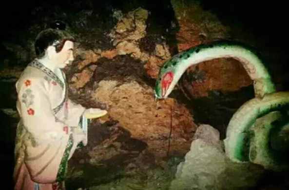 人心不足蛇吞相（人心不足蛇吞象还是相）