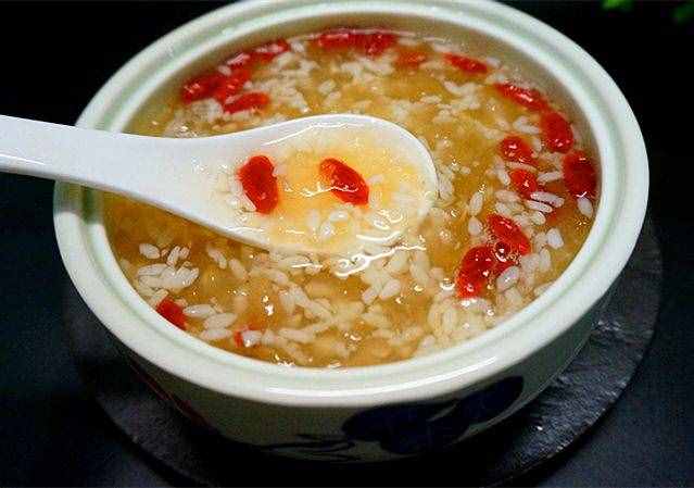 什么人不能喝米酒(长期喝米酒的女人皮肤好)