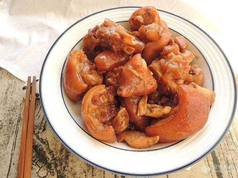 五香卤猪蹄（五香卤猪蹄，好吃到爆）